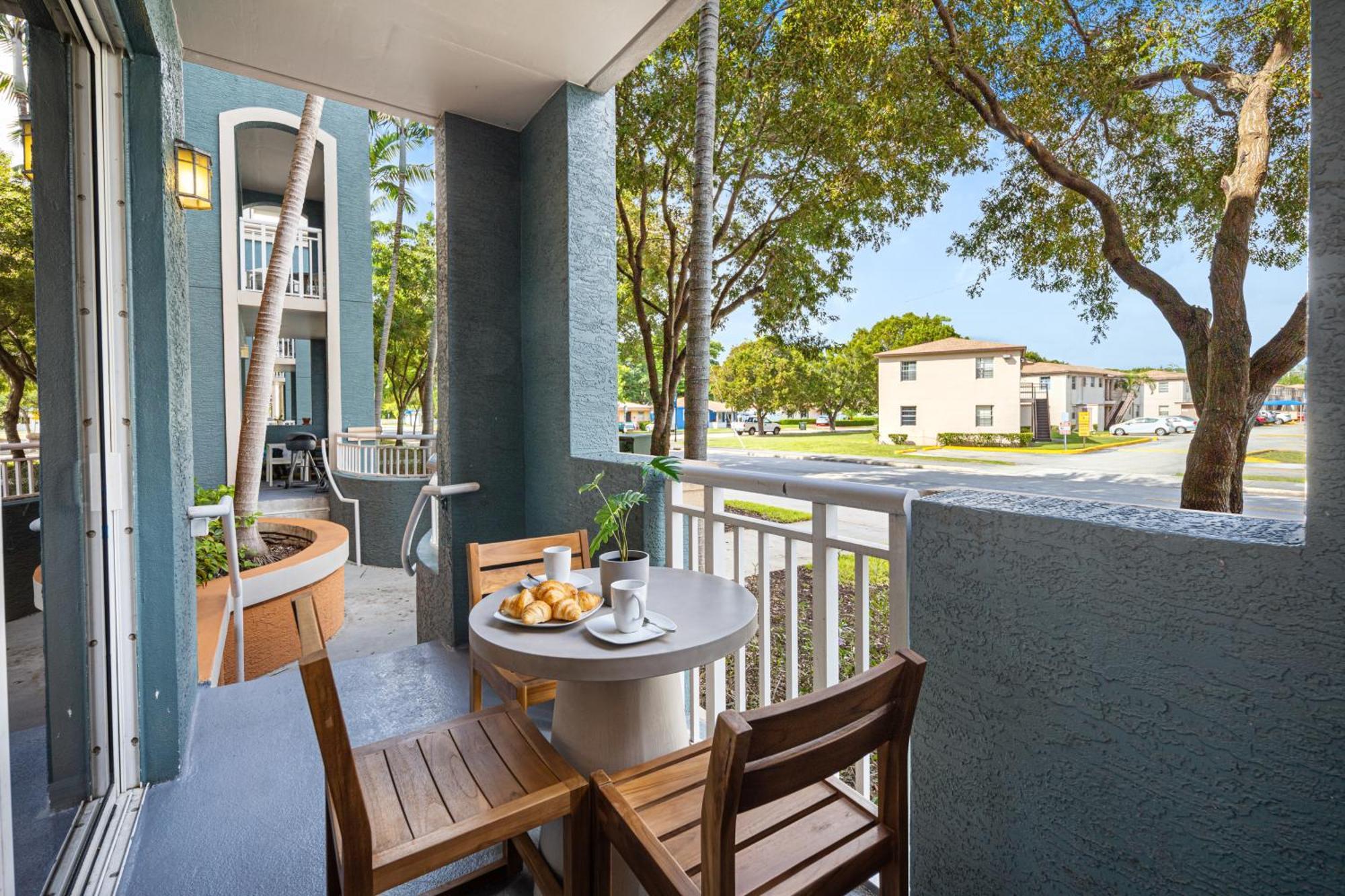 Dharma Home Suites South Miami At Red Road Commons Eksteriør bilde