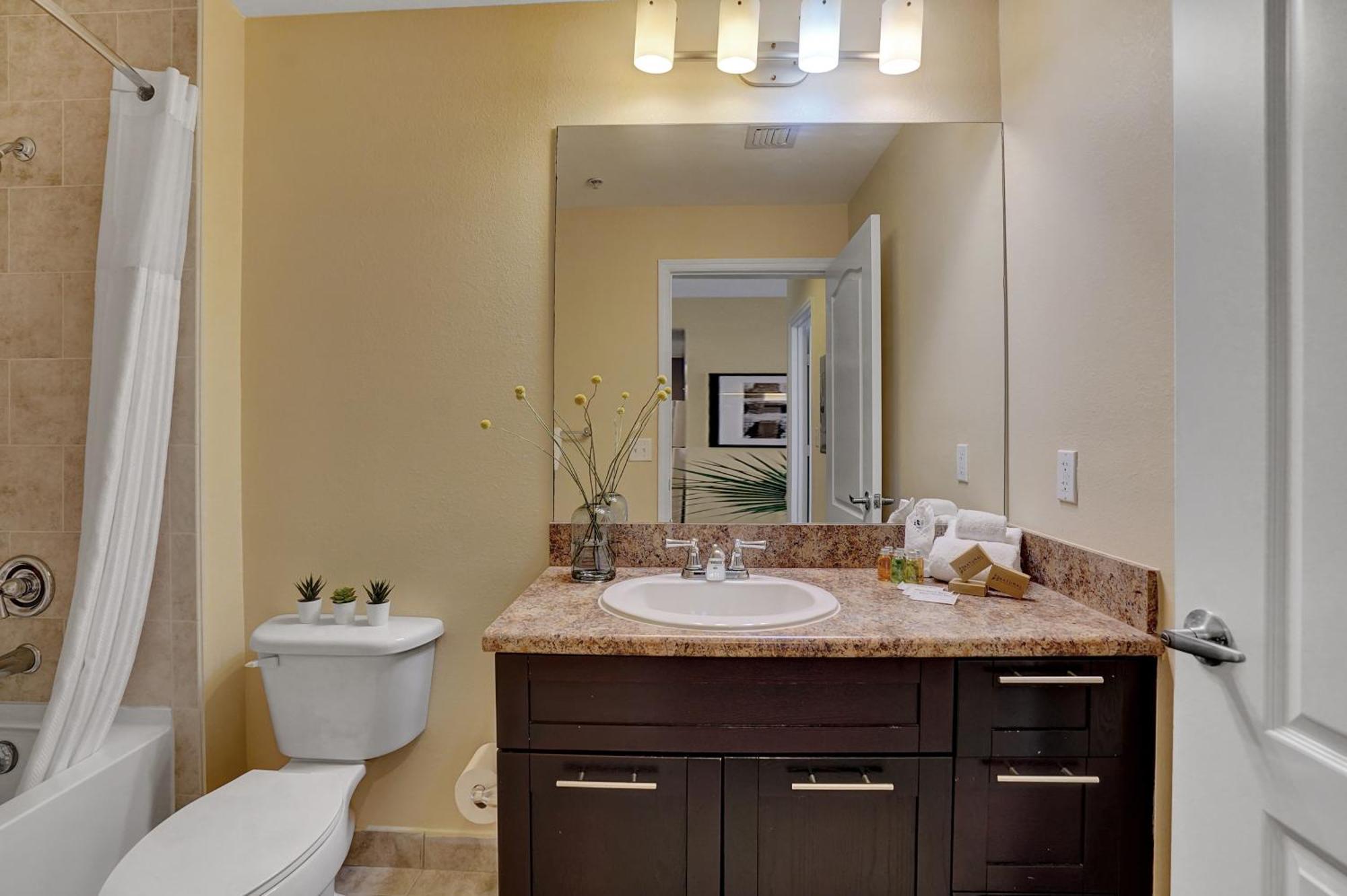 Dharma Home Suites South Miami At Red Road Commons Eksteriør bilde