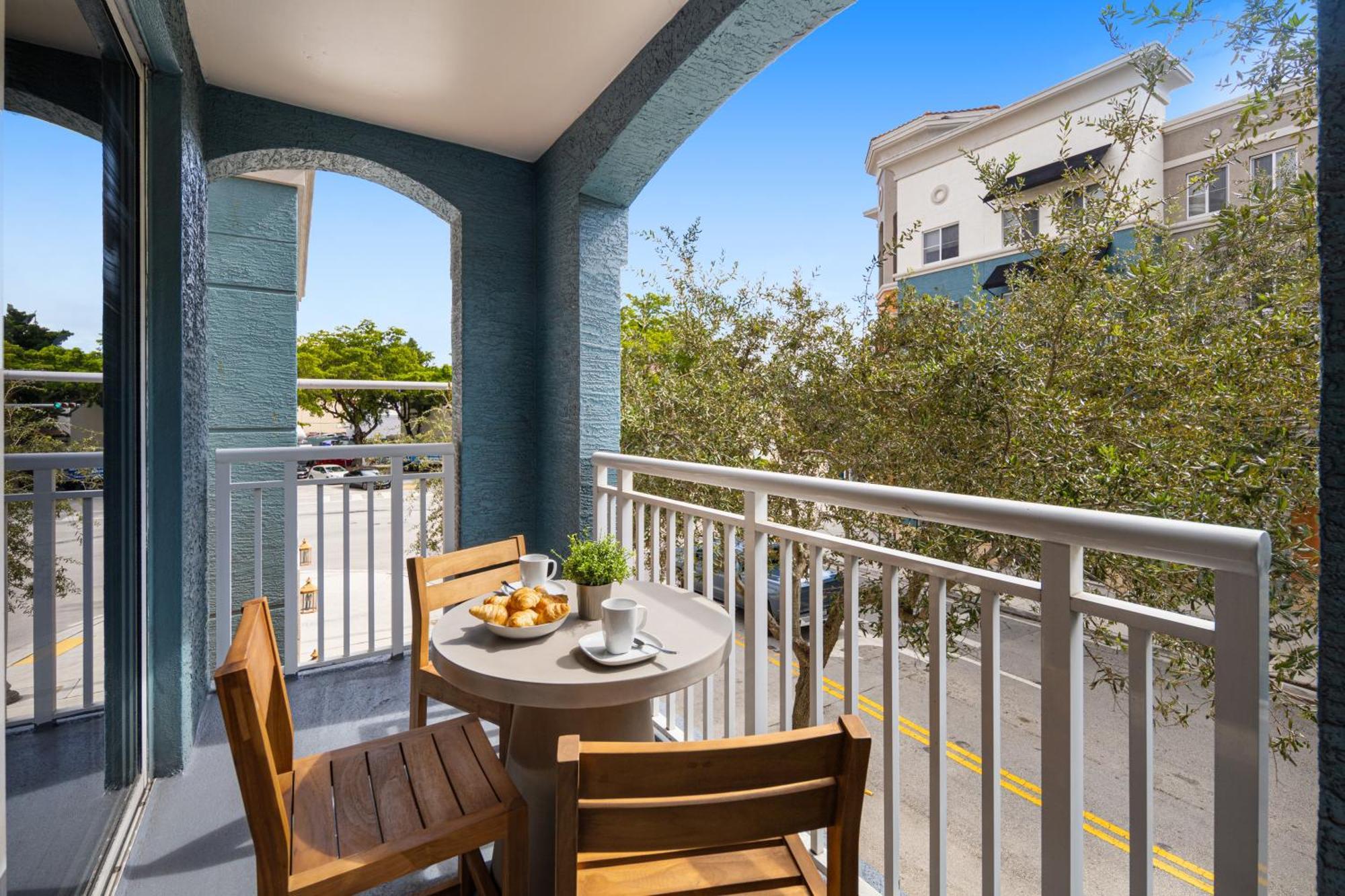 Dharma Home Suites South Miami At Red Road Commons Eksteriør bilde